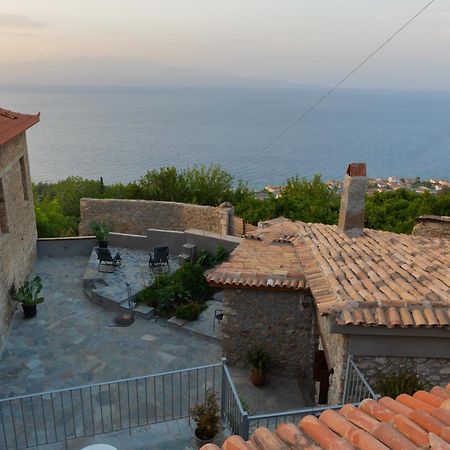Апартаменты Fteri Stone House In Platanos, Akrata Экстерьер фото